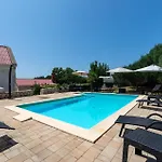 Vakantiehuis 24 *