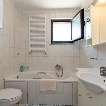 Holiday home Awesome In With House Sea View Rtina
