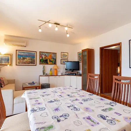 Awesome In With House Sea View