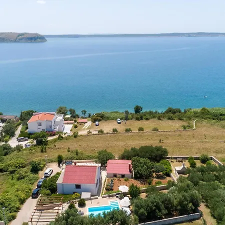 Awesome In With House Sea View